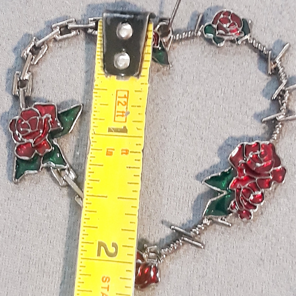 Gothic Heart Chain Link Earrings with Rose and Barbed Wire / Rose Dangle Earring - Picture 7 of 9